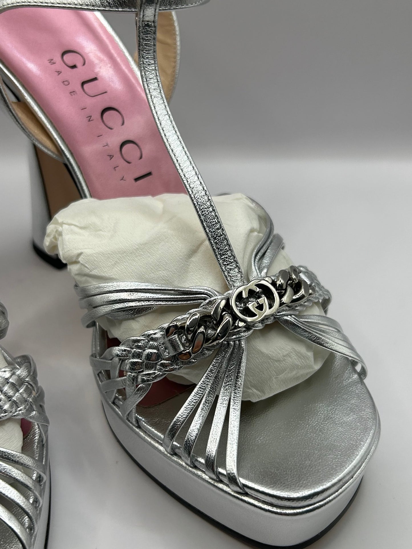 Gucci Chain Interlocking Silver Heels (39) | Designerfindsforless