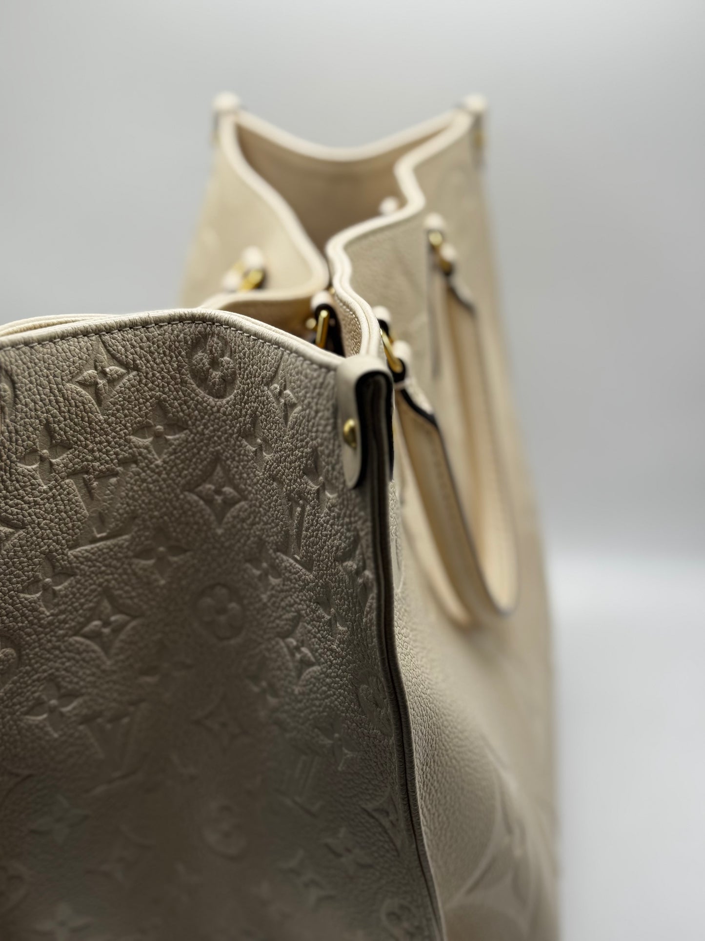 Louis Vuitton Empreinte Monogram Giant Onthego GM Cream