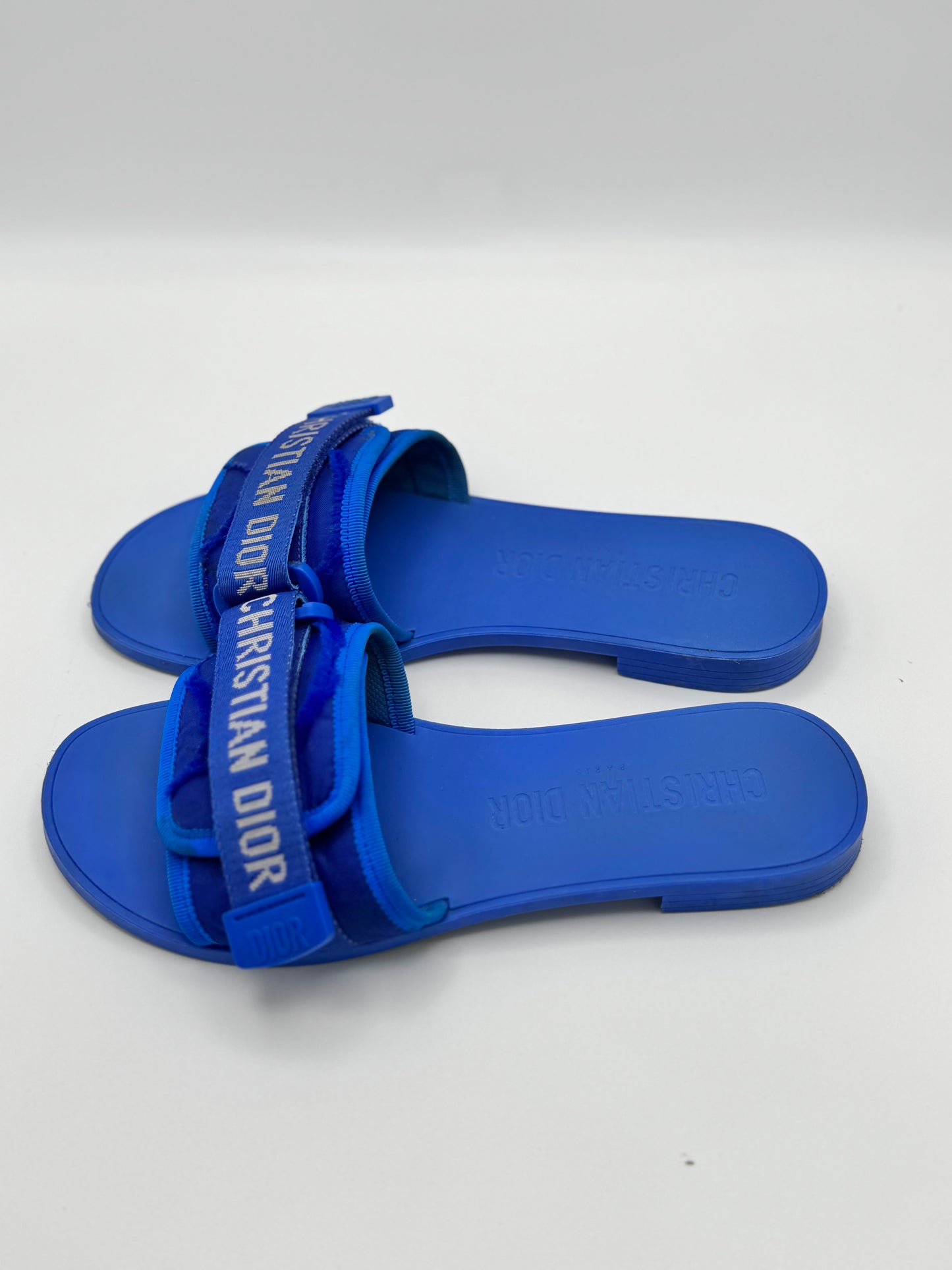 Christian Dior Dio(r)evolution Slides 38