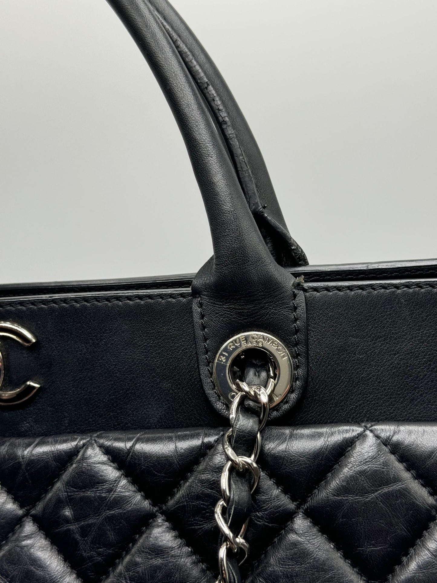 Chanel Be CC tote quilted aged calfskin large chanel tote - 11