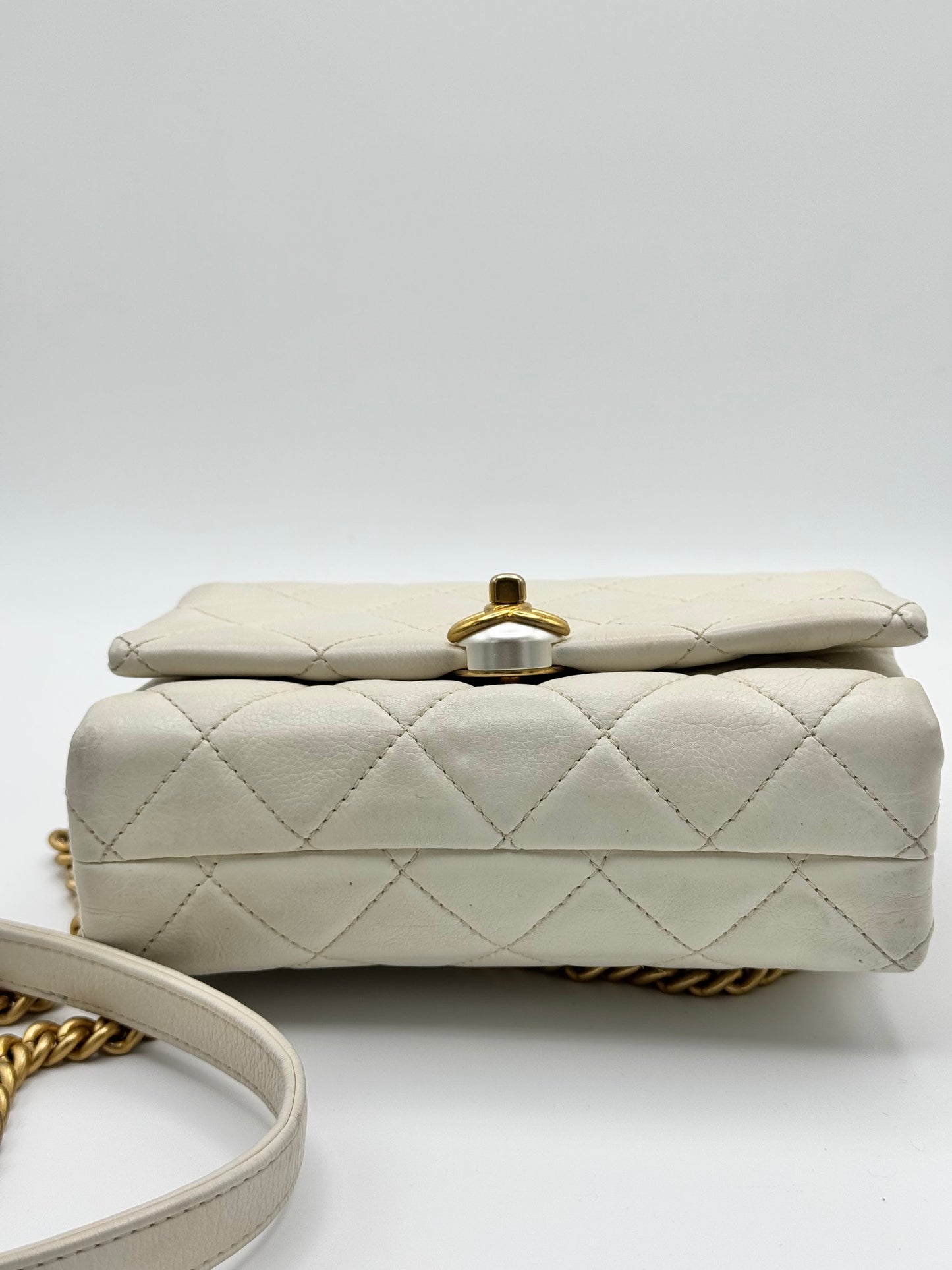Chanel 2019 Quilted Calfskin Pearl CC Accordion Flap crossbody bag