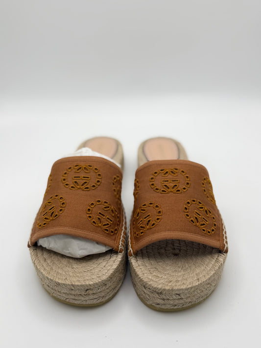 Gucci Women's espadrille
sandal with Interlocking G 37