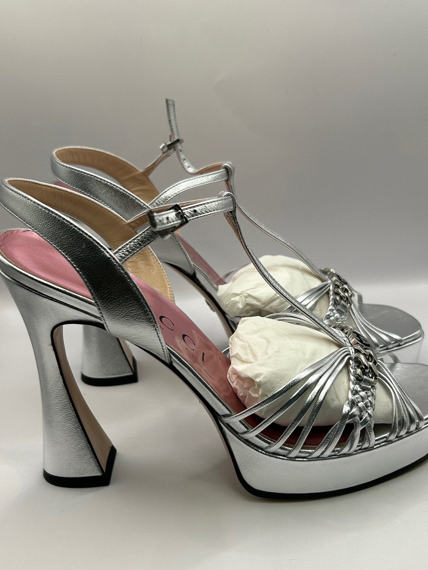 Gucci Chain Interlocking Silver Heels (39) | Designerfindsforless