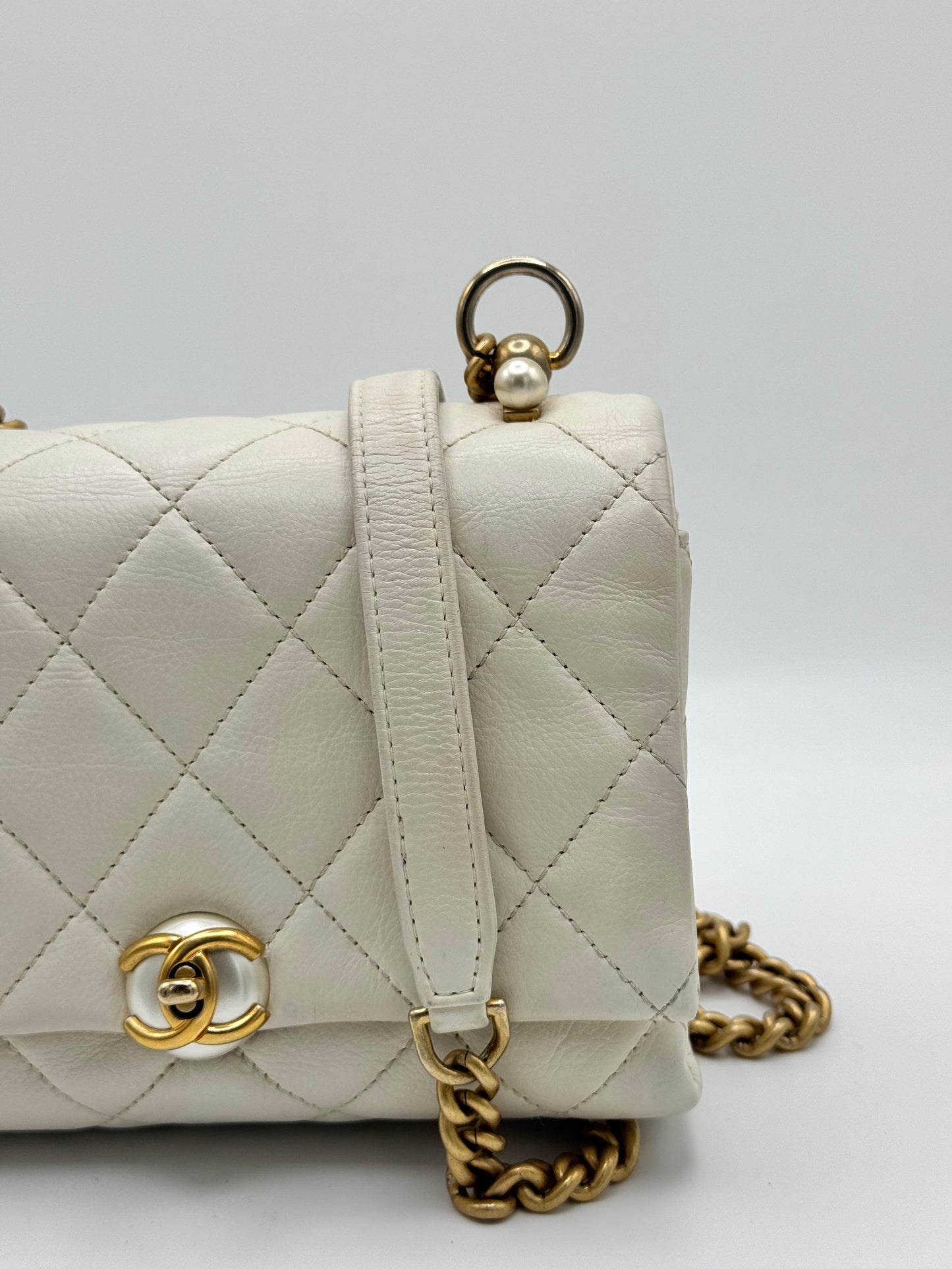 Chanel 2019 Quilted Calfskin Pearl CC Accordion Flap crossbody bag