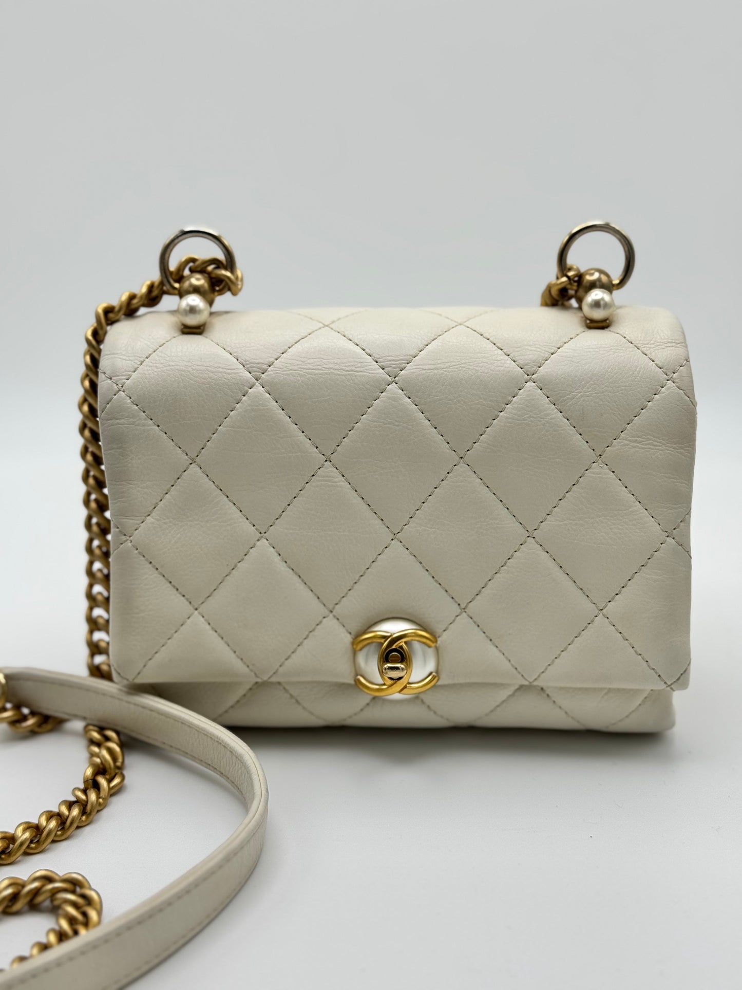 Chanel 2019 Quilted Calfskin Pearl CC Accordion Flap crossbody bag