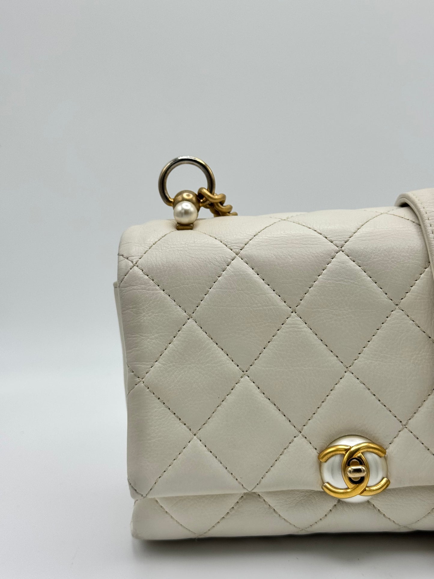 Chanel 2019 Quilted Calfskin Pearl CC Accordion Flap crossbody bag