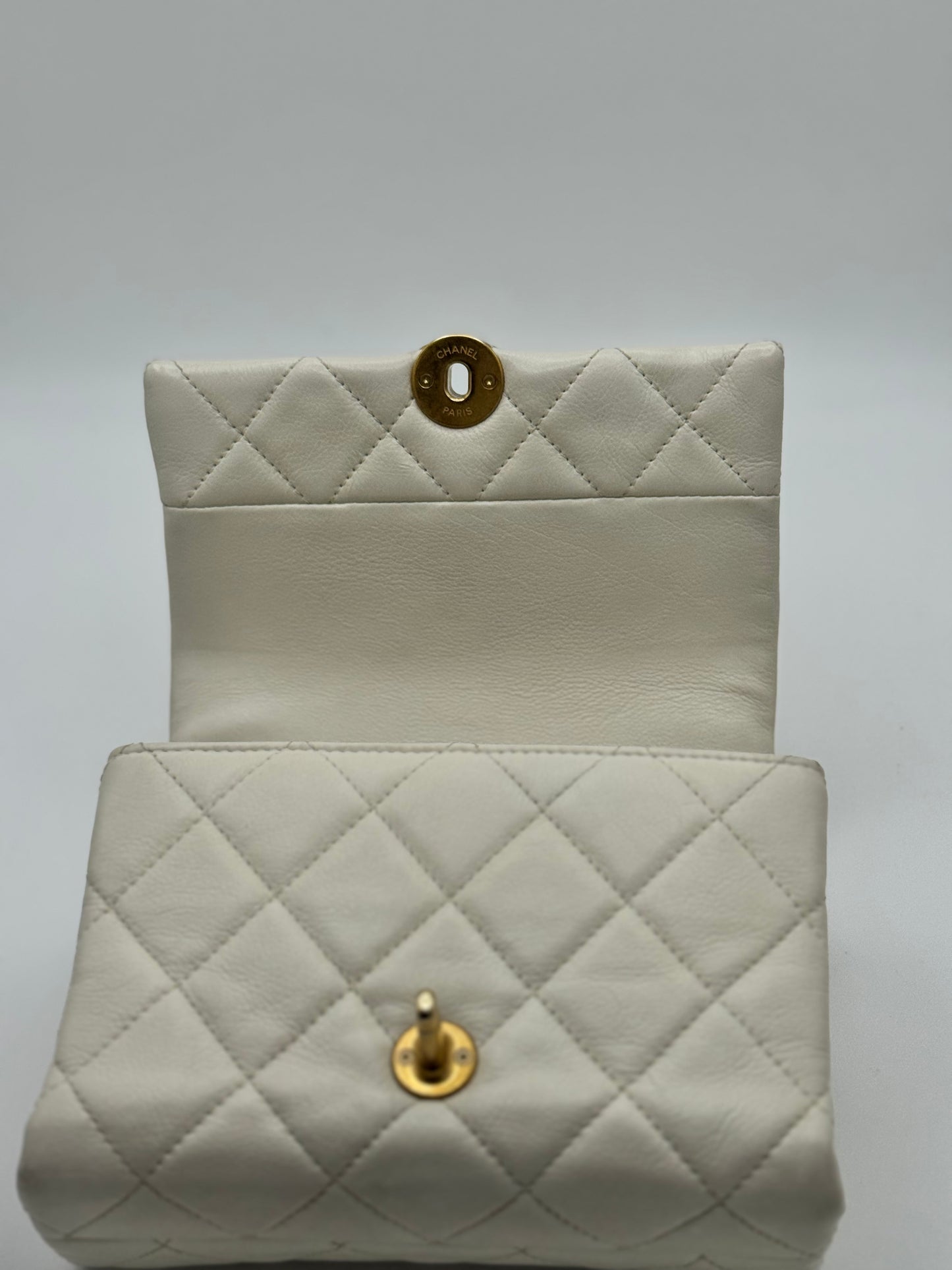 Chanel 2019 Quilted Calfskin Pearl CC Accordion Flap crossbody bag