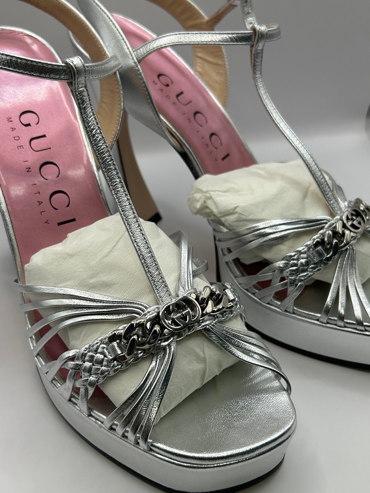 Gucci Chain Interlocking Silver Heels (39) | Designerfindsforless