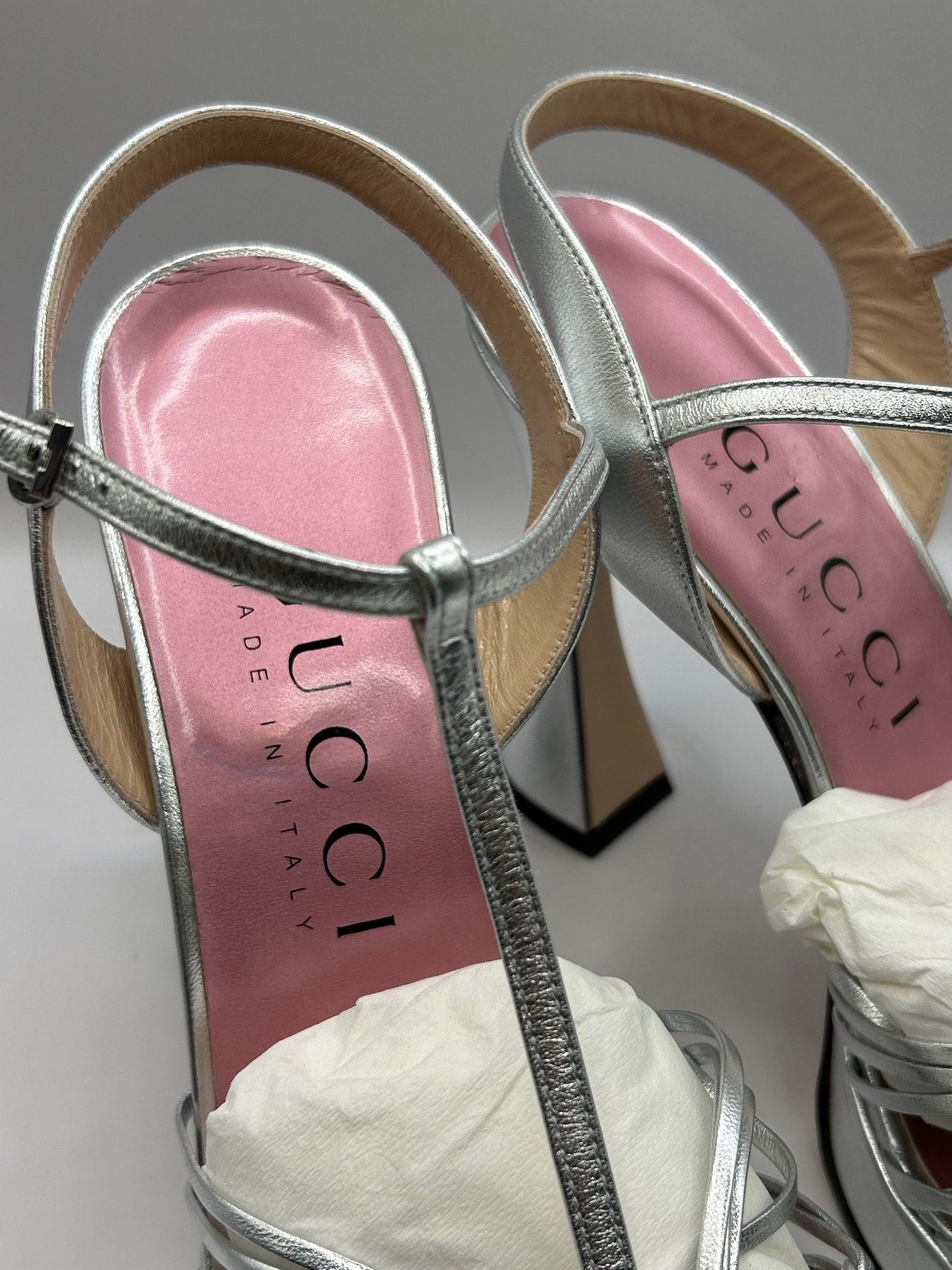 Gucci Chain Interlocking Silver Heels (39) | Designerfindsforless