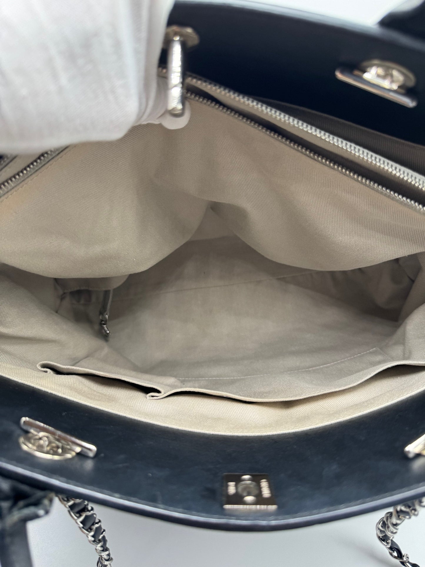 Chanel Be CC tote quilted aged calfskin large chanel tote - 19