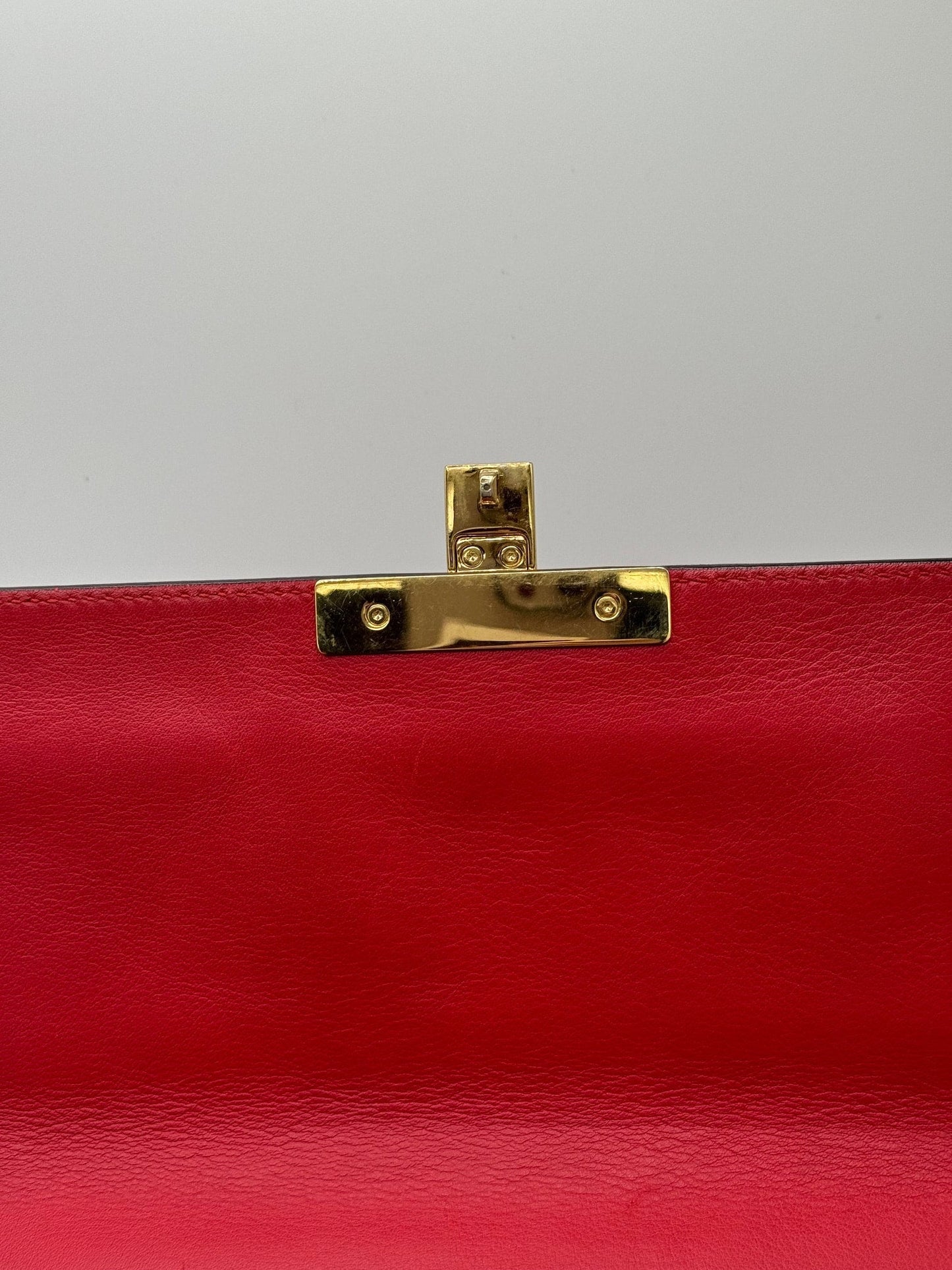 Gucci Red GG Supreme Coated Canvas Padlock Medium Shoulder Bag | Designerfindsforless