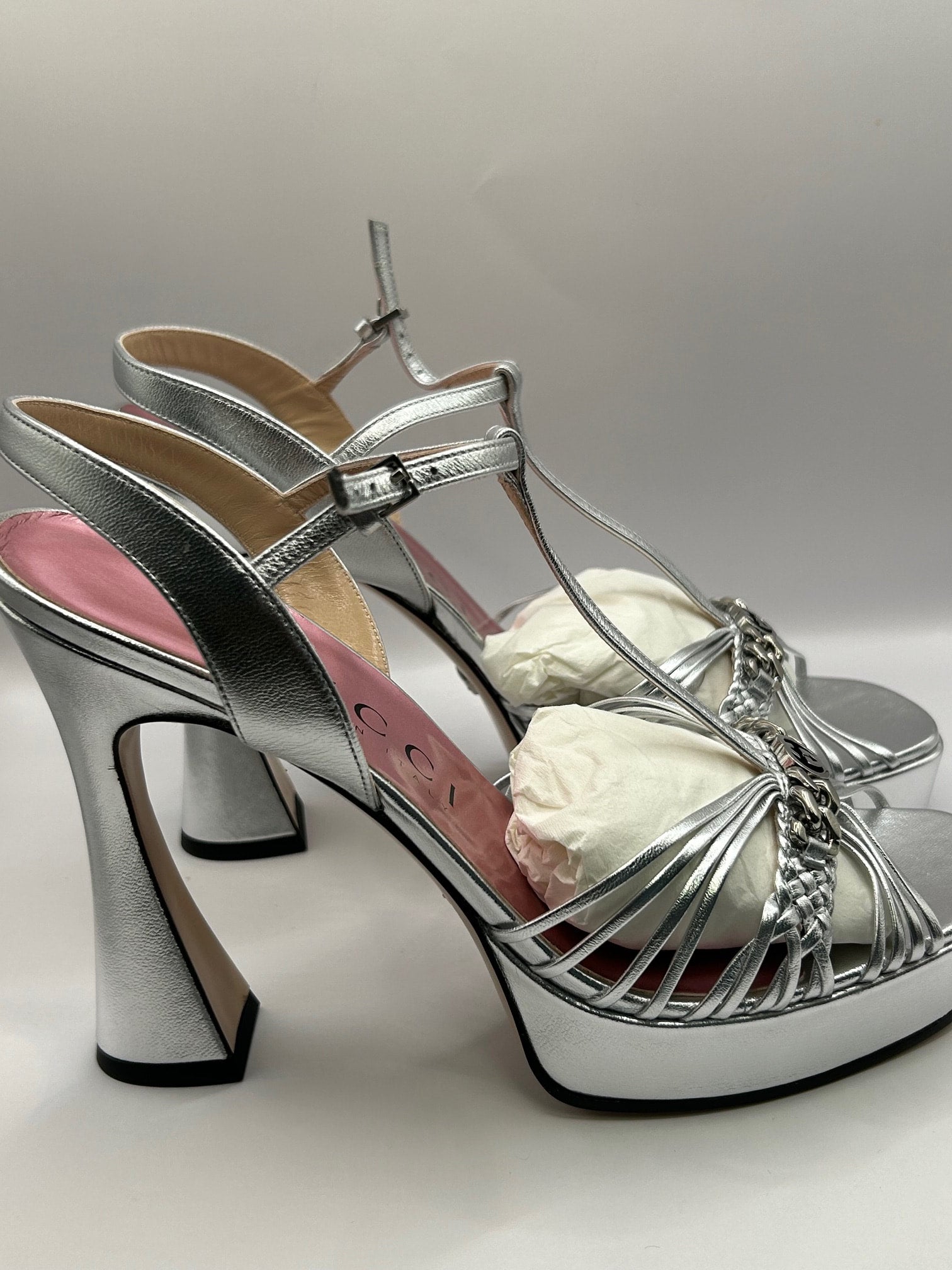 Gucci Chain Interlocking Silver Heels (39) | Designerfindsforless