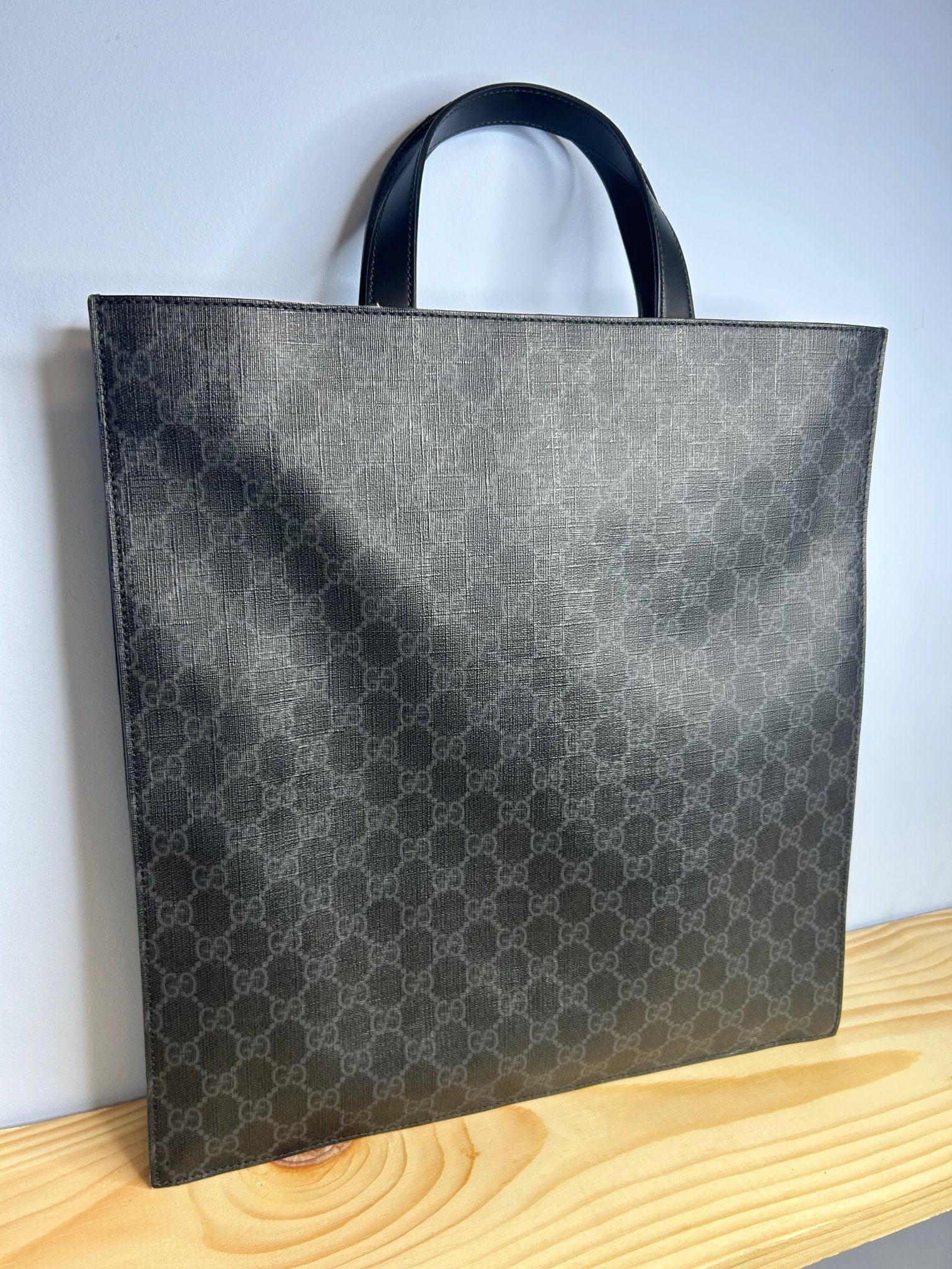 Gucci large GG supreme tote tall | Designerfindsforless